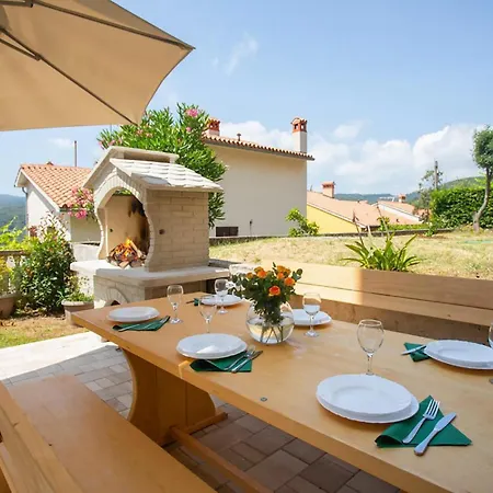 Lovely In With House Sea View